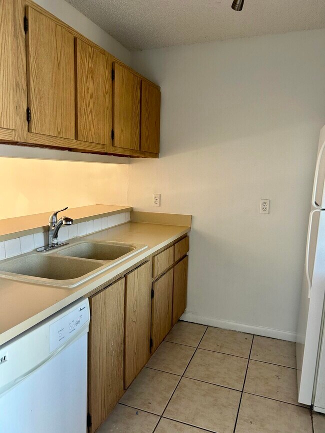 Foto del edificio - 8540 N Sherman Cir