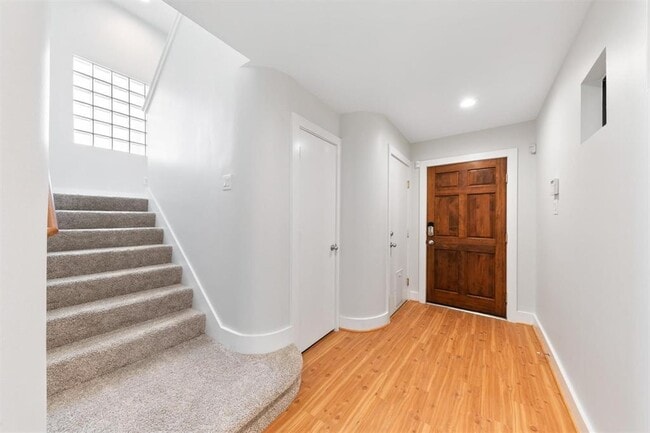 Building Photo - 419 W 26th St