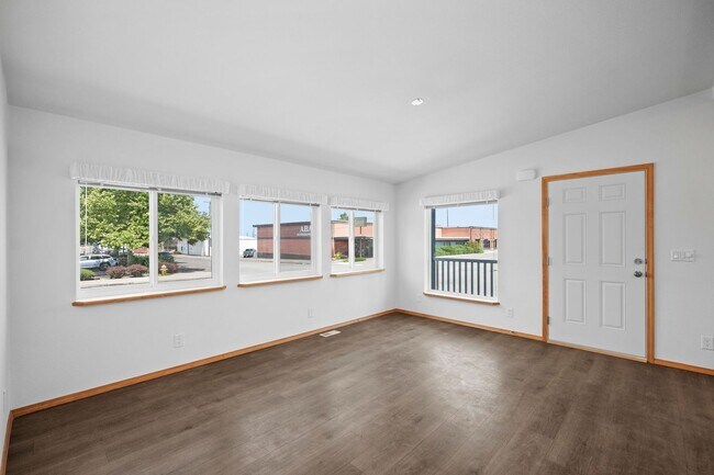 Foto del edificio - New Construction! University District Home...