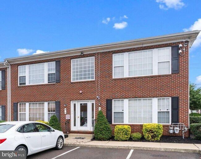 Foto del edificio - 9228 Blue Grass Rd