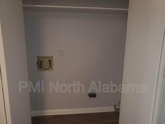 Foto del edificio - 1505 Medland Rd NW