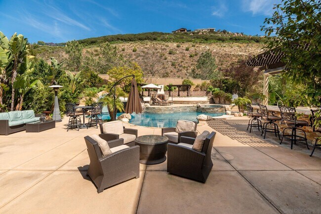 Building Photo - 923 Tucana Dr