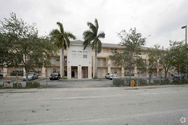 Edificio - M & M Maison Townhomes