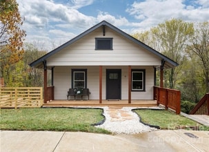 Building Photo - 338 N Main St