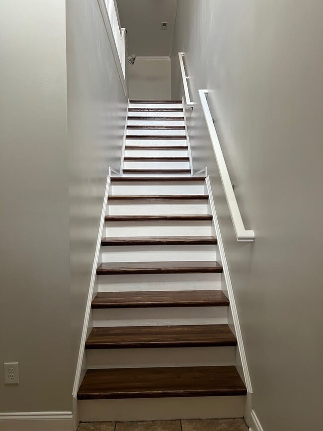 Building Photo - 1945 Tara Ct