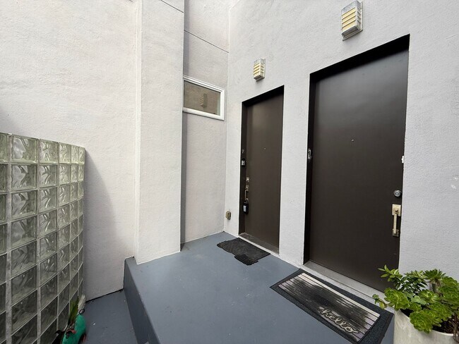 Building Photo - The contemporary residential unit townhouse