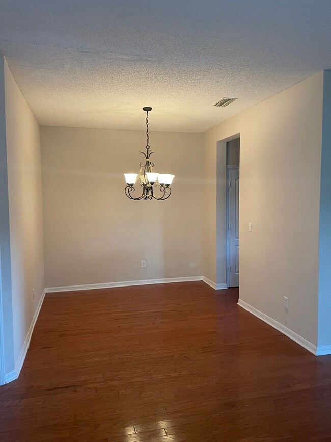 Foto del edificio - BEAUTIFUL & SPACIOUS 3/2.5 TOWNHOME!