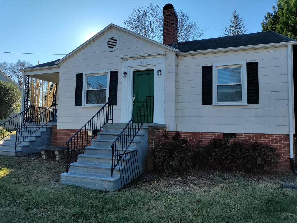 Primary Photo - 1435 11th St NW