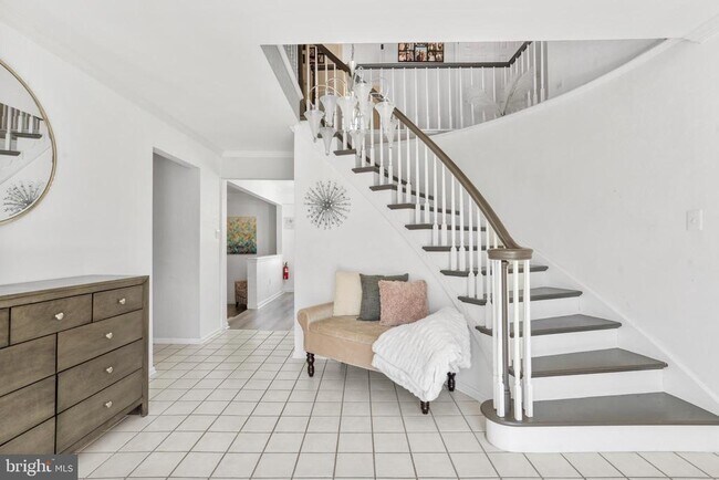 Building Photo - 5 Greenleigh Cir