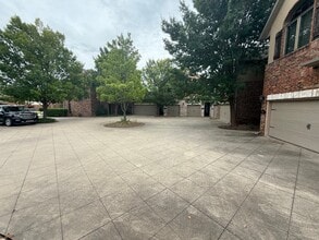 Building Photo - 2600 S Everest Ave