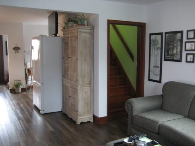 Kitchen, Stairs - 923 Michigan Ave