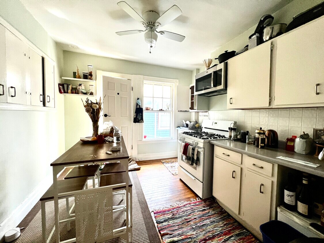 Primary Photo - 57 Aspinwall Ave