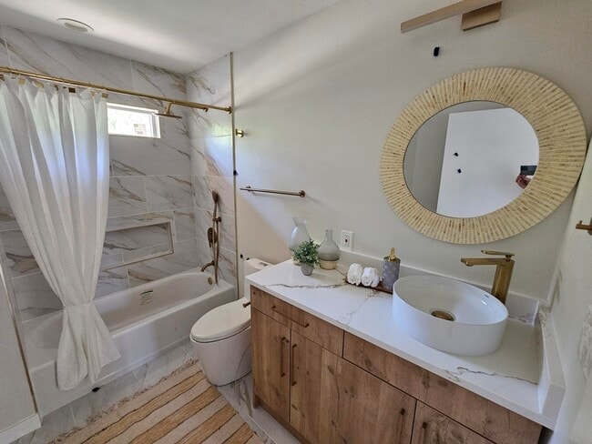 Foto del edificio - 5102 Ravensdale Ln