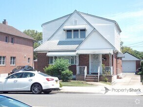 Building Photo - 58-11 Oceania St