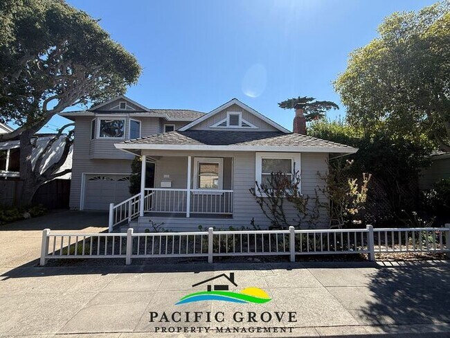 Building Photo - Updated 3 Bedroom in Pacific Grove!