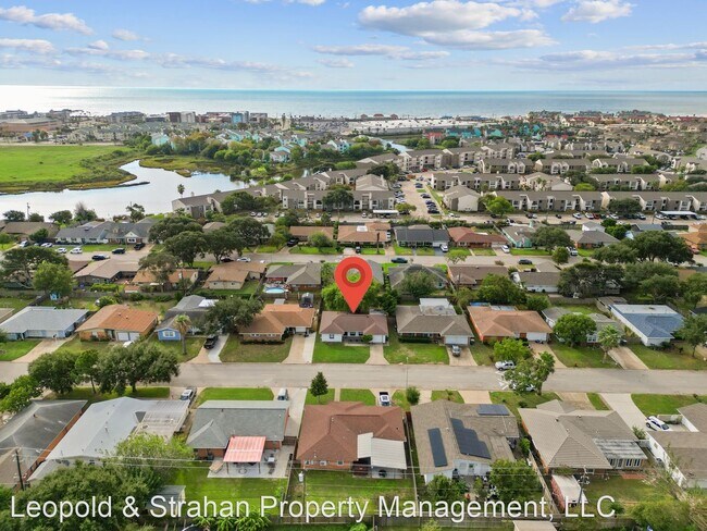 Foto del edificio - 3 br, 2 bath House - 6613 Fairway Dr