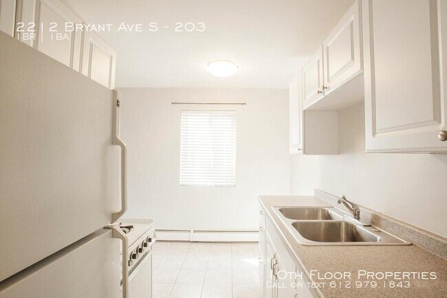 Foto del edificio - 2212 Bryant Ave S - 303 - 1 bed, 1 full bath