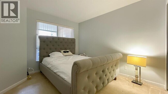 Photo du bâtiment - 5600 Andrews Rd