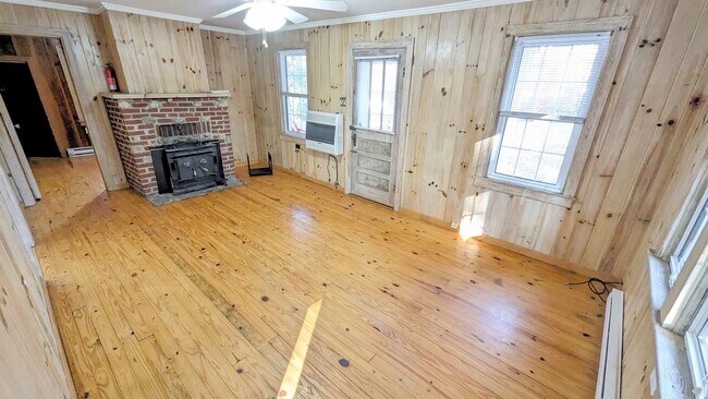 Foto del edificio - 2 Bedroom House - Very Convenient Location