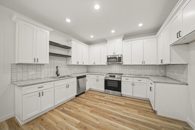 Foto del edificio - 6206 Lyndhurst Dr