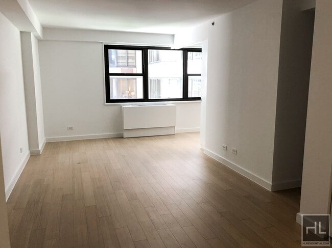 Building Photo - Beautiful 1 Bedroom In Murray Hill! $4,325