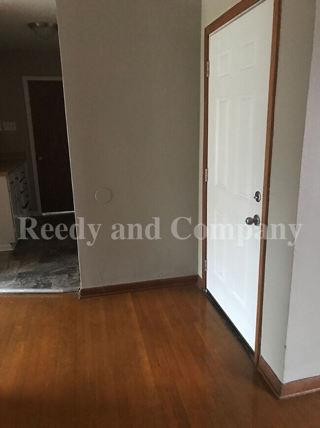 Building Photo - 4523 E Mallory Ave
