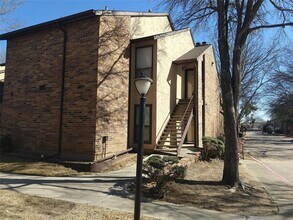 Building Photo - 2101 Rainbow Dr