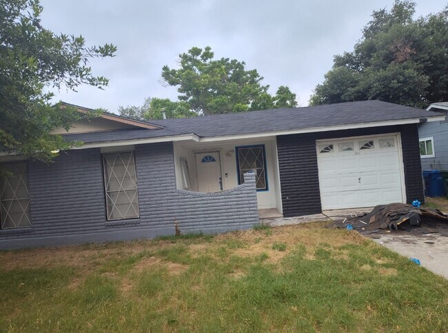 Foto del edificio - 2511 Irwin Dr