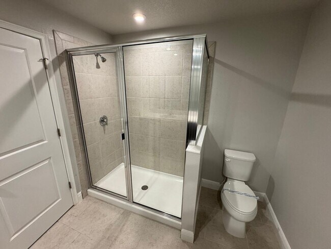 Building Photo - Beautifully maintained 3-bedroom, 2.5-bath townhome