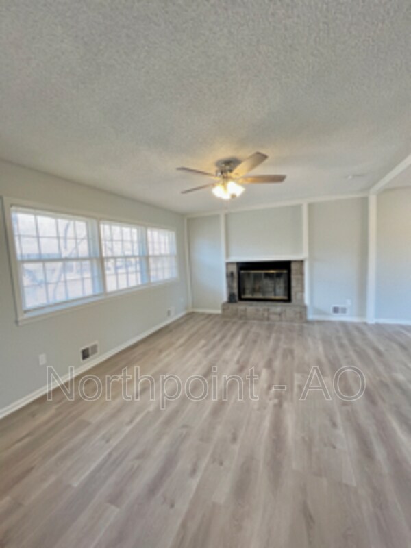 Building Photo - 613 NW Fair Ln