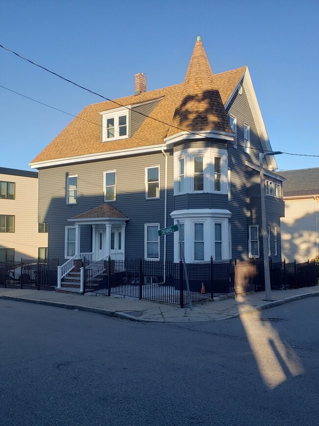 Building Photo - 46 Dennis St