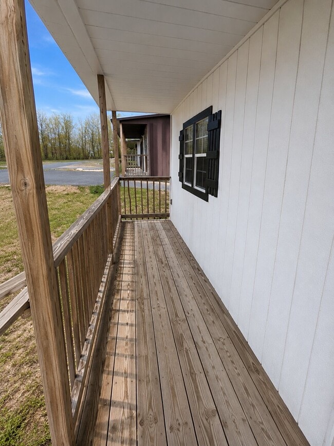 Building Photo - 153 Redbud Trl