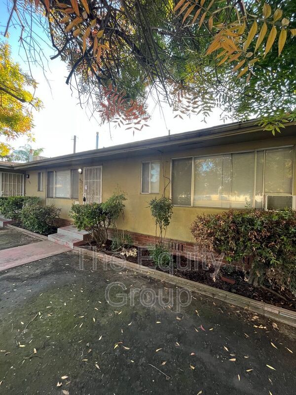 Primary Photo - 427 N Encina St