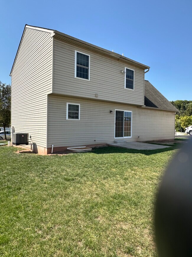 Foto del edificio - 110 Nolan Dr