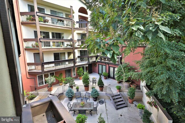 Foto del edificio - 8 Rex Ave
