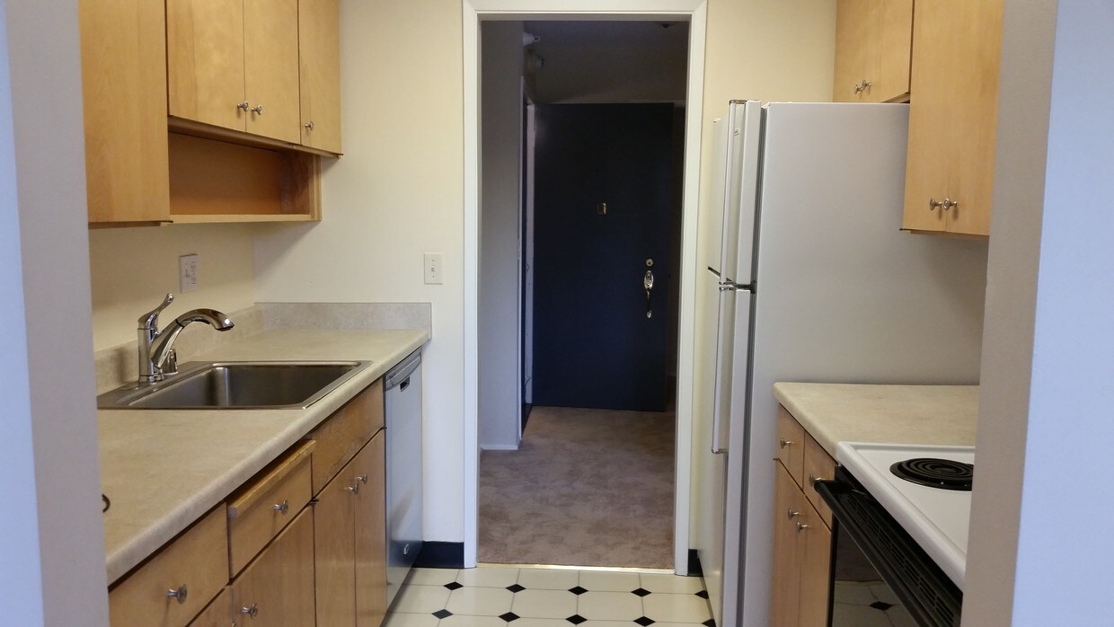 2 Commodore Dr, Emeryville, CA 94608 Condo for Rent in Emeryville, CA