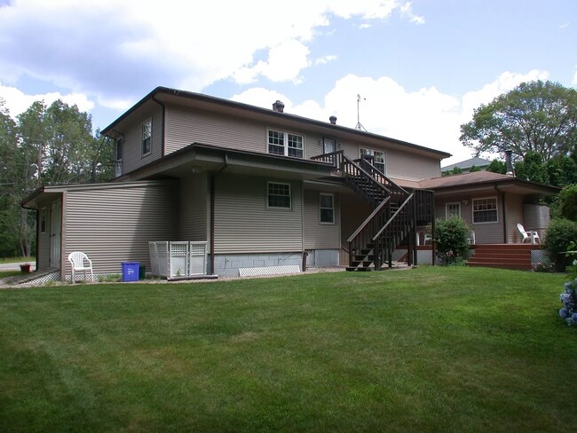 Building Photo - 418 Old River Rd