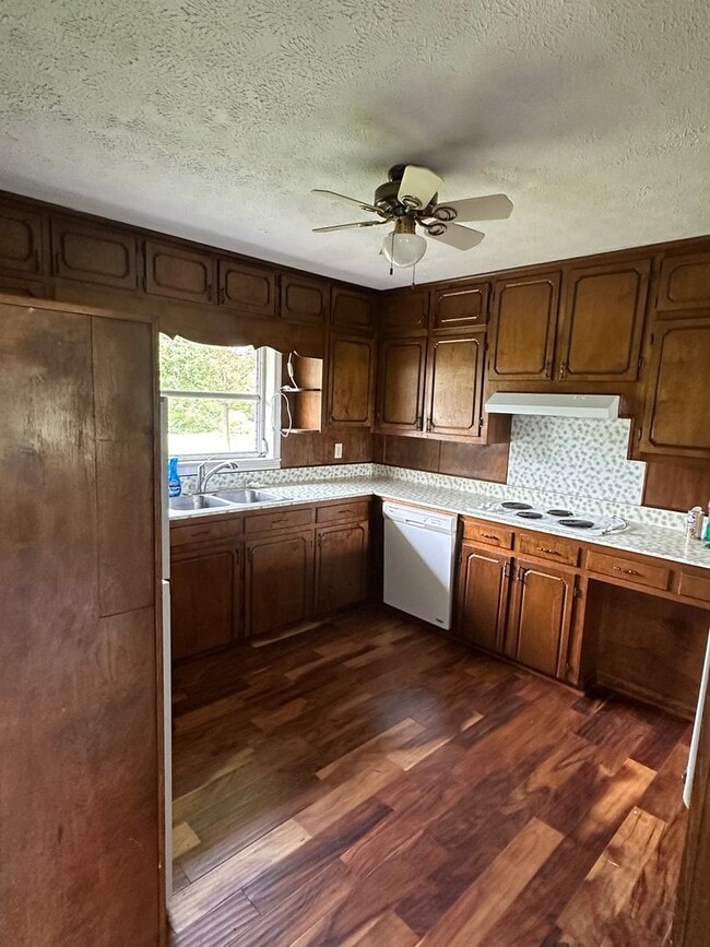 Building Photo - 3 Bedroom, 2 Bath Brick Ranch on 2 Acres