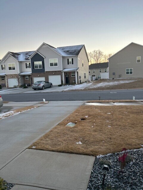 Beautiful 3 bedroom townhome with backyard space in Pendleton - Beautiful 3 bedroom townhome with backyard space in Pendleton