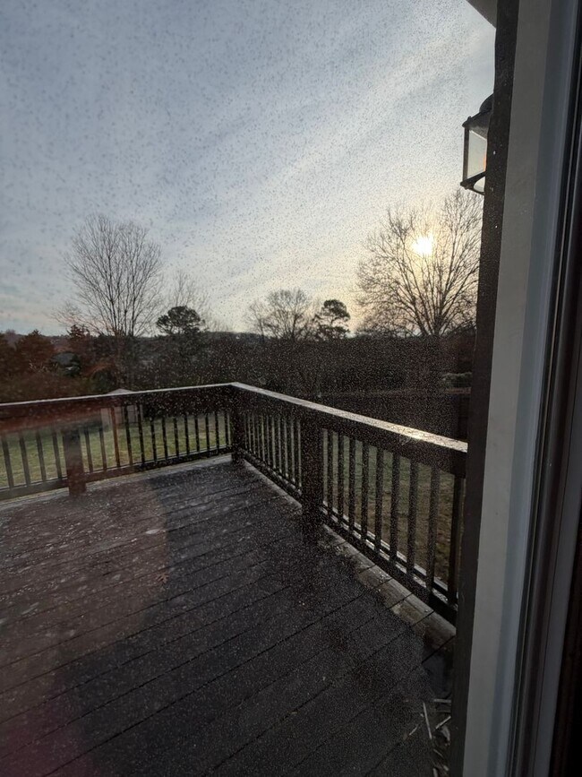 Foto del edificio - West Knoxville, 4 bedroom, fenced backyard, extra storage. Contact Ed Johnson (865) 924-5045