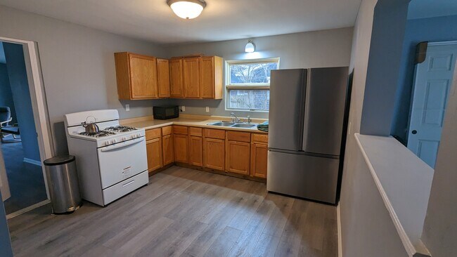 Foto del edificio - 616 White Oak Dr