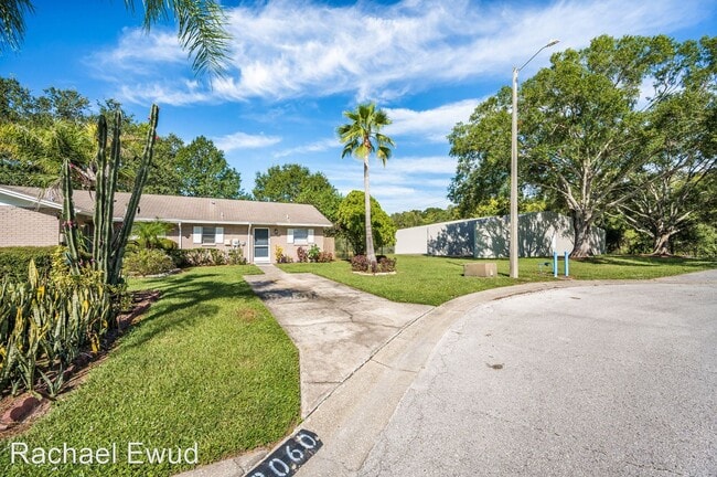 Building Photo - 1 br, 1 bath House - 13060 Leverington St