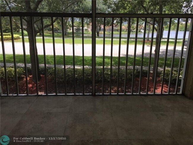 Building Photo - 1500 NW 128th Dr