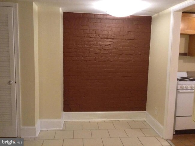 Foto del edificio - 2509 Cliffbourne Pl NW