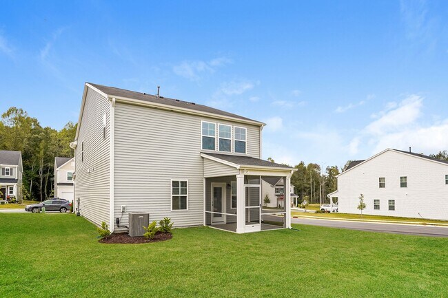 Foto del edificio - Beautiful 2-Story 4 Bedroom, 3 Bath Home in Angier — Just 30 Minutes from Downtown Raleigh