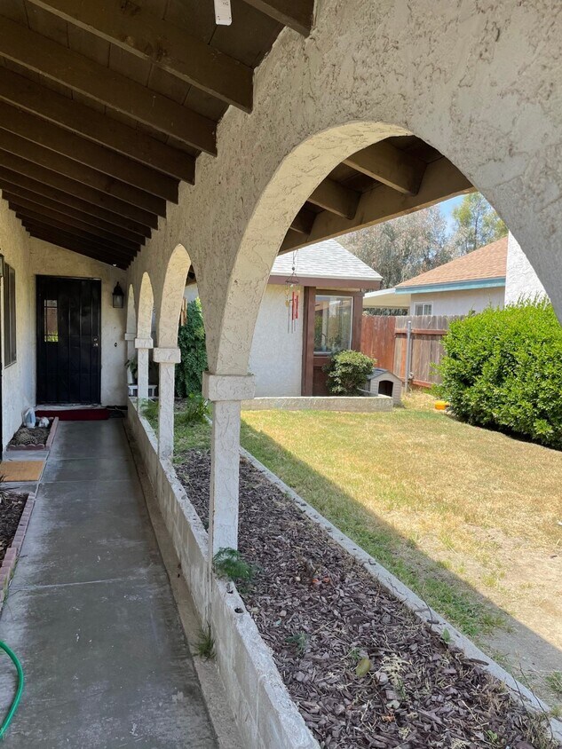 Main Entry to Home - 1716 Rodear Rd