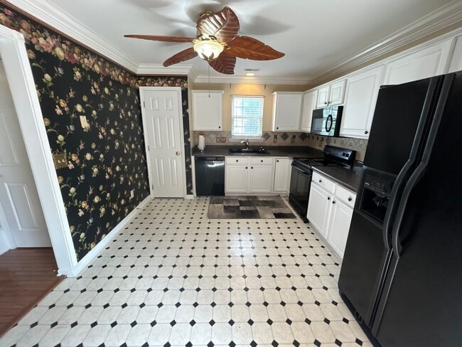 Building Photo - 3 Bedroom | 2.5 Bathroom Raleigh Home with...