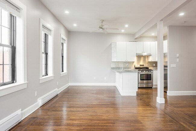 Building Photo - 534 Tremont St
