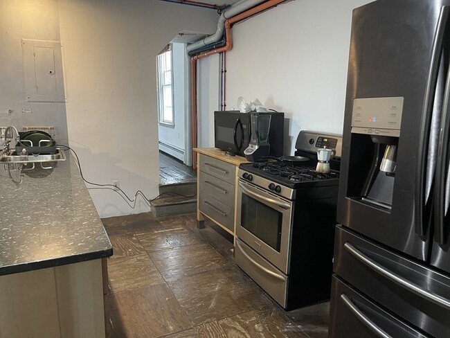 Building Photo - 27 Gilman St