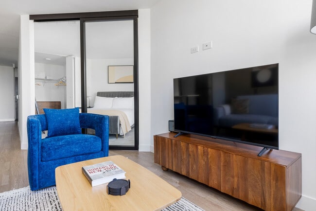 Building Photo - 2625 N Clark St